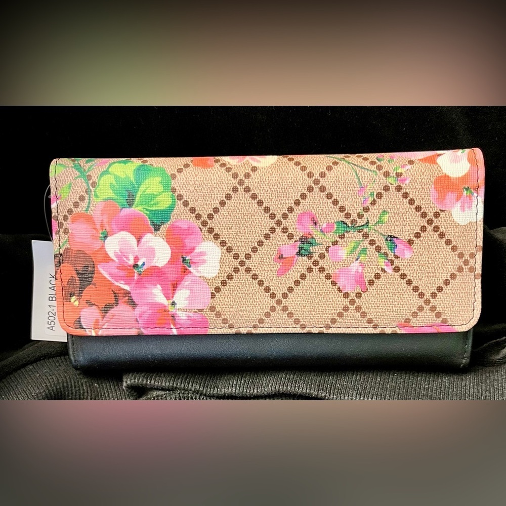 AR New York Painted Billfold Wallet Brand New w Tags Floral Compartments Gift